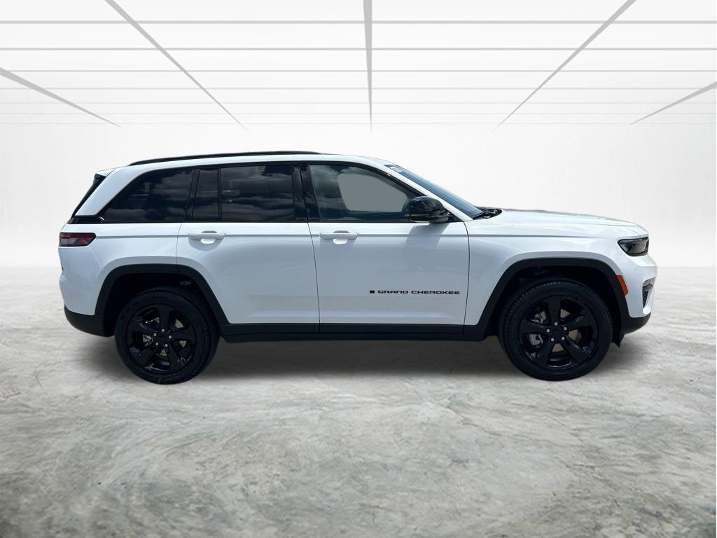new 2025 Jeep Grand Cherokee car, priced at $39,722