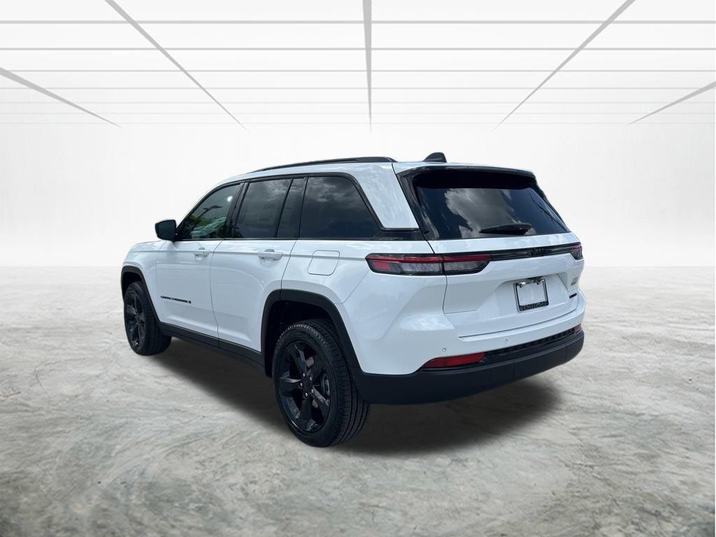 new 2025 Jeep Grand Cherokee car, priced at $39,722