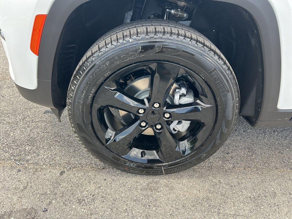 new 2025 Jeep Grand Cherokee car, priced at $39,722