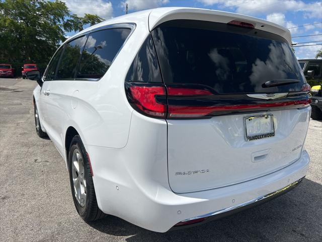 new 2024 Chrysler Pacifica car, priced at $48,960