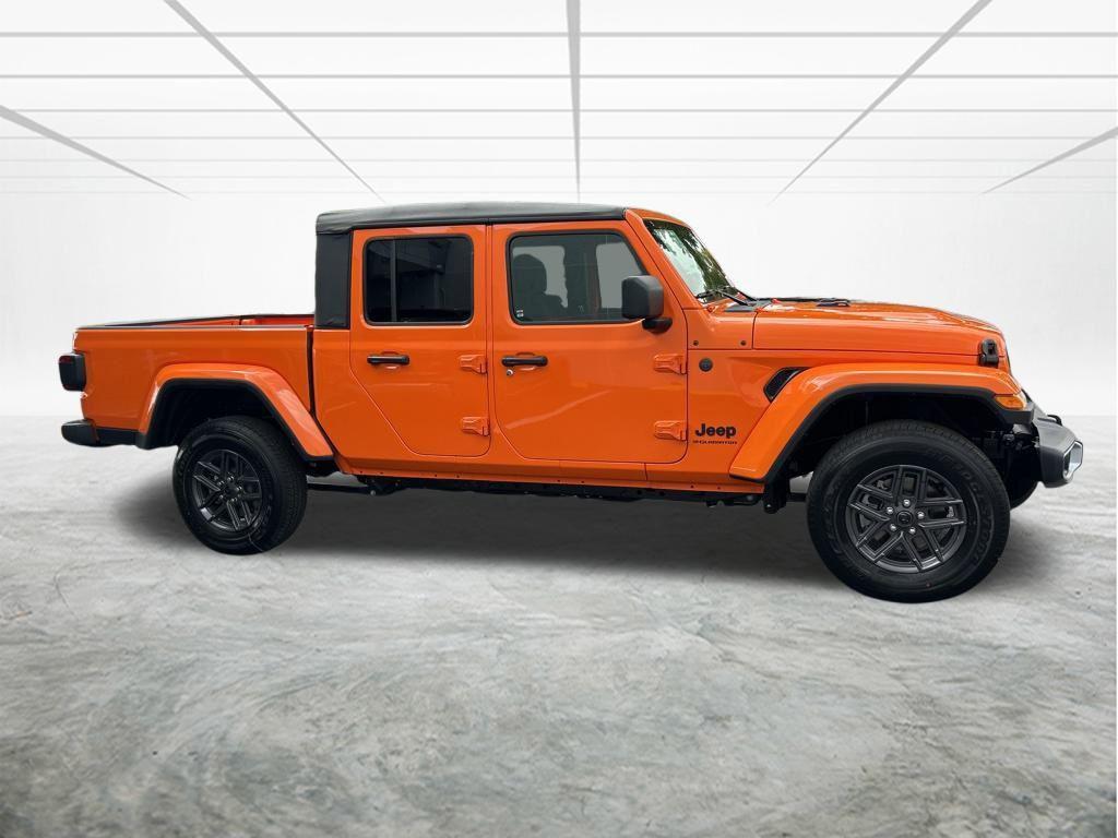 new 2025 Jeep Gladiator car, priced at $40,460