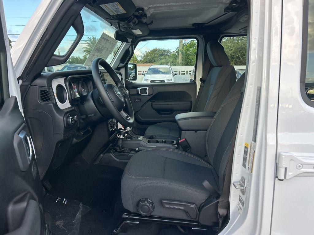 new 2025 Jeep Gladiator car, priced at $35,996