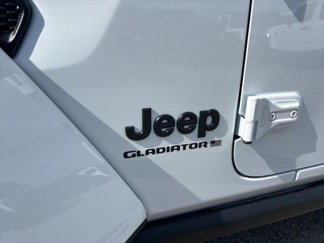 new 2025 Jeep Gladiator car, priced at $41,290