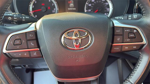 used 2022 Toyota Highlander car, priced at $32,106