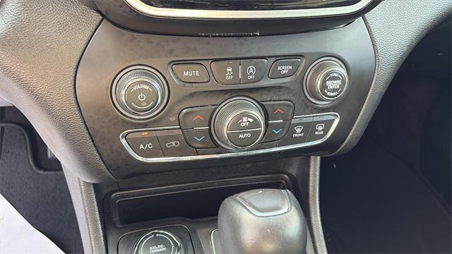 used 2019 Jeep Cherokee car, priced at $13,675