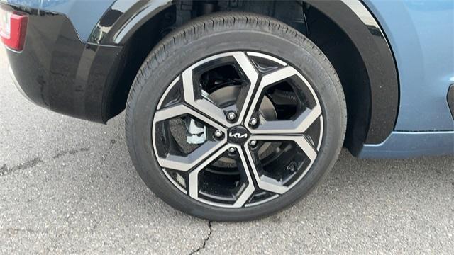 new 2025 Kia Niro car, priced at $35,990