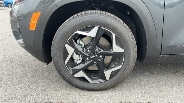 new 2025 Kia Seltos car, priced at $28,328