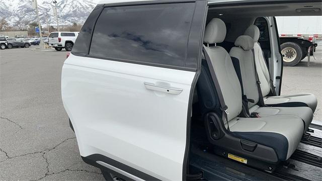 new 2025 Kia Carnival car, priced at $44,575