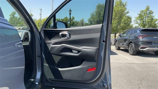 new 2025 Kia Sorento car, priced at $37,058