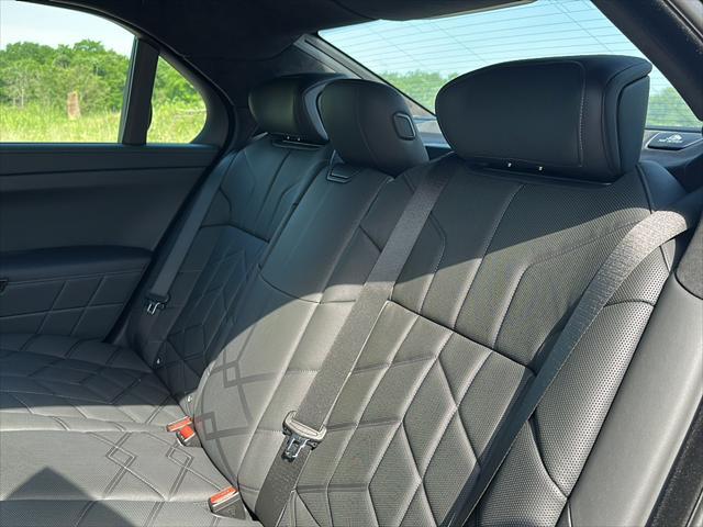 new 2025 BMW i7 car, priced at $115,475