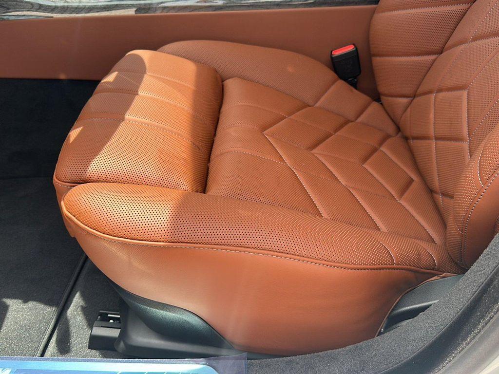 new 2025 BMW 760 car, priced at $133,815