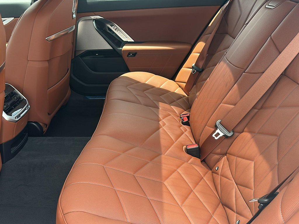 new 2025 BMW 760 car, priced at $133,815