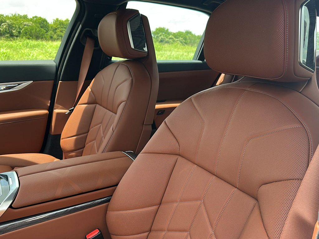 new 2025 BMW 760 car, priced at $133,815