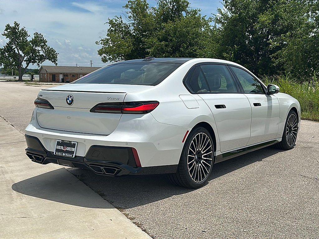 new 2025 BMW 760 car, priced at $133,815