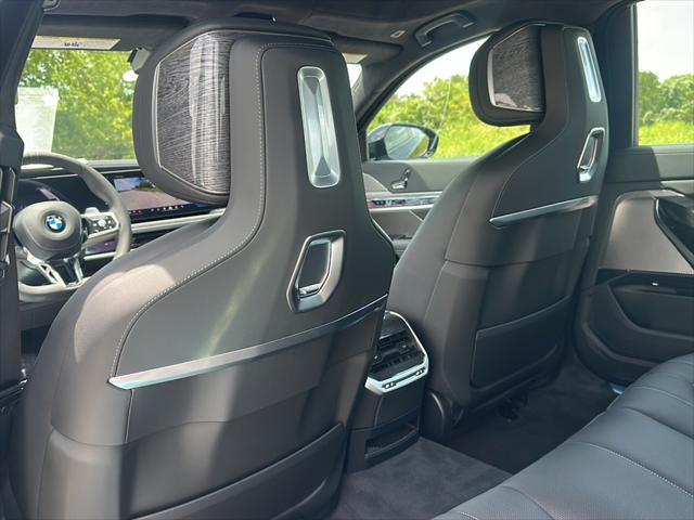 new 2025 BMW 760 car, priced at $130,570