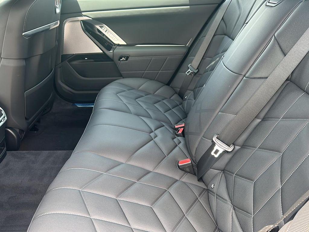 new 2025 BMW 760 car, priced at $130,570