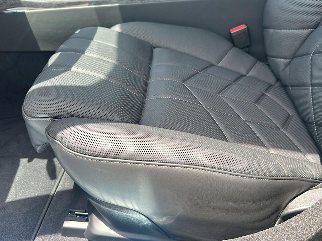 new 2025 BMW 760 car, priced at $130,570