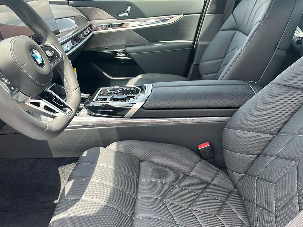 new 2025 BMW 760 car, priced at $130,570