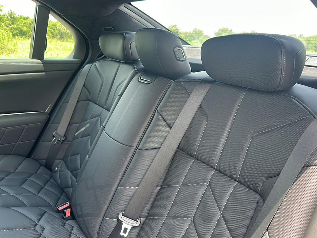 new 2025 BMW 760 car, priced at $130,570