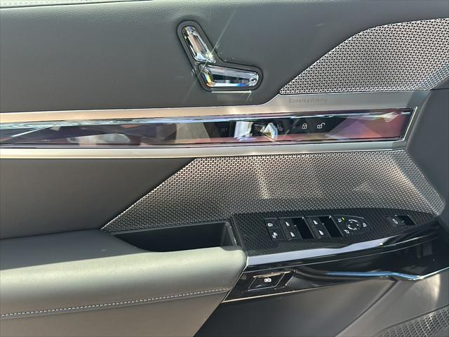 new 2025 BMW 760 car, priced at $130,570