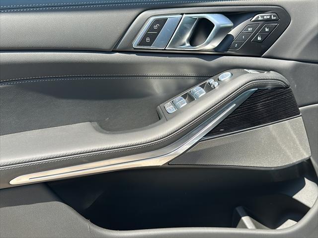 new 2025 BMW X7 car, priced at $121,400