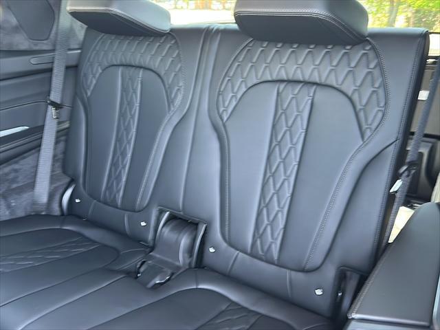 new 2025 BMW X7 car, priced at $121,400