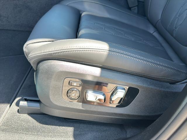 new 2025 BMW X7 car, priced at $121,400