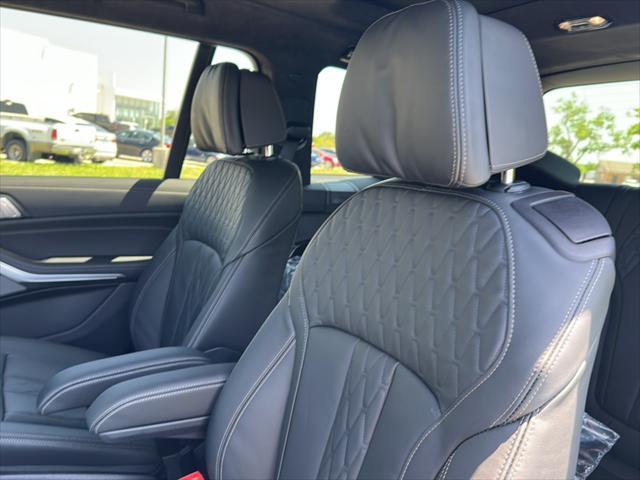 new 2025 BMW X7 car, priced at $121,400