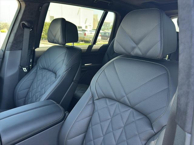 new 2025 BMW X7 car, priced at $95,375