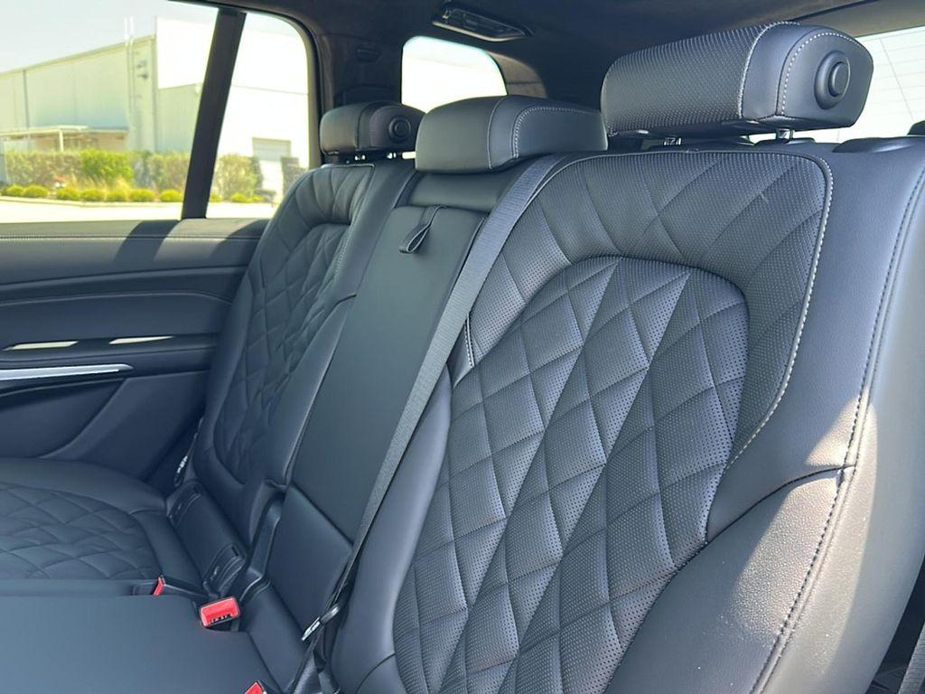 new 2025 BMW X7 car, priced at $95,375