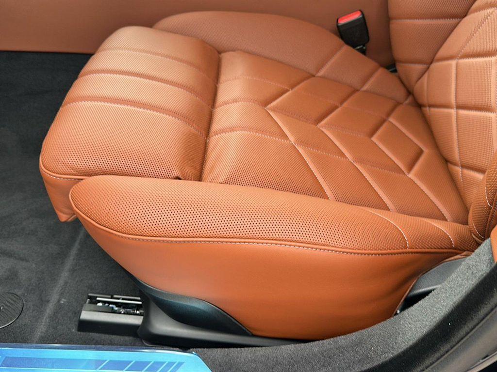 new 2025 BMW 760 car, priced at $133,455