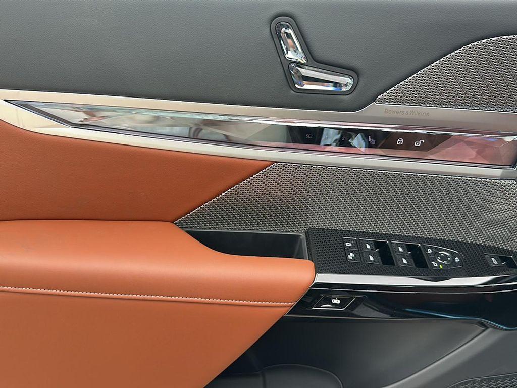 new 2025 BMW 760 car, priced at $133,455