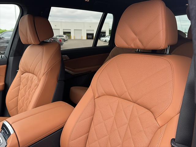 new 2025 BMW X7 car, priced at $100,825