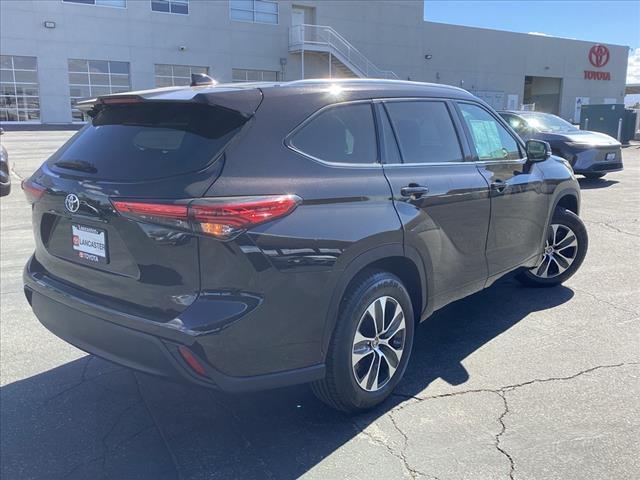 used 2021 Toyota Highlander car, priced at $34,150