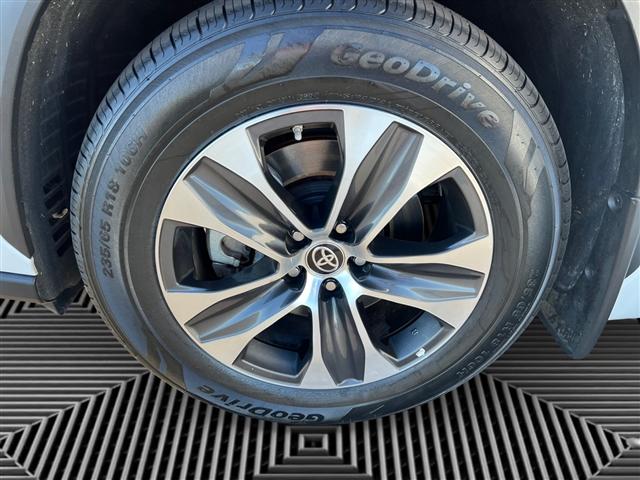 used 2022 Toyota Highlander car, priced at $33,998