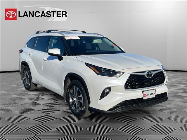 used 2022 Toyota Highlander car, priced at $33,998