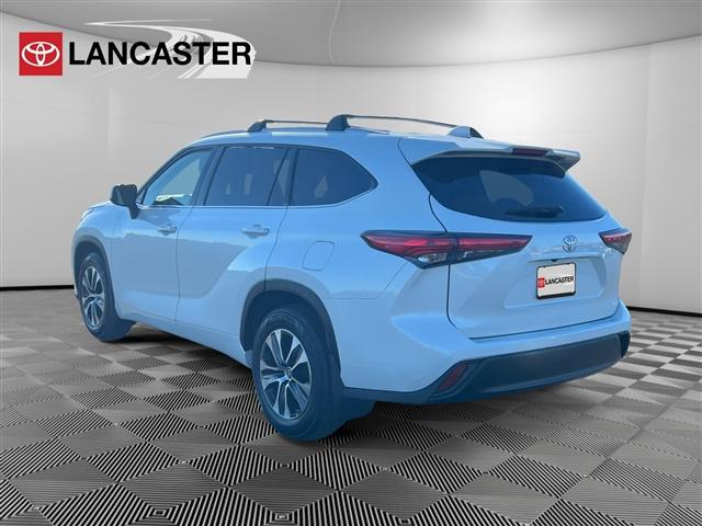 used 2022 Toyota Highlander car, priced at $33,998