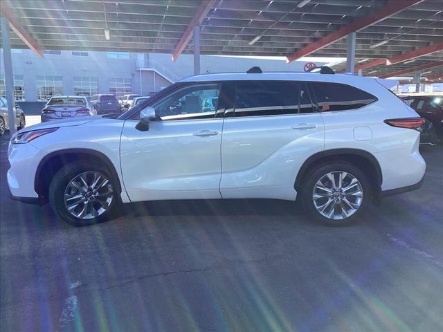 used 2022 Toyota Highlander Hybrid car, priced at $43,899