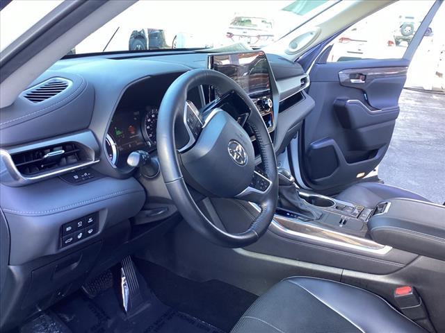 used 2022 Toyota Highlander Hybrid car, priced at $43,899