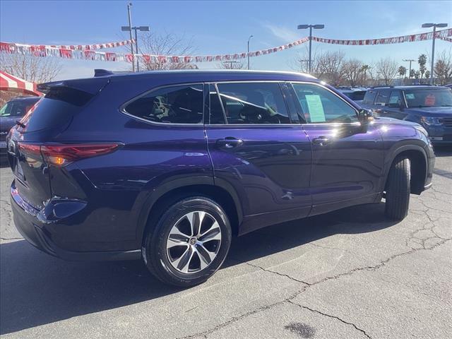 used 2021 Toyota Highlander car, priced at $31,998