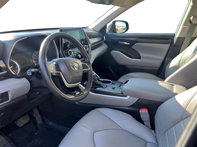 used 2022 Toyota Highlander car, priced at $29,992