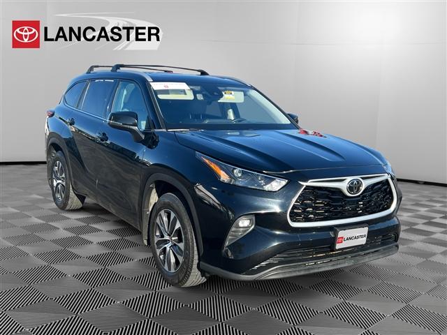 used 2022 Toyota Highlander car, priced at $29,992