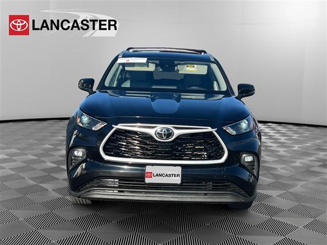 used 2022 Toyota Highlander car, priced at $29,992