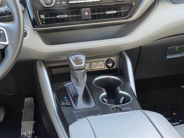 used 2022 Toyota Highlander car, priced at $29,992