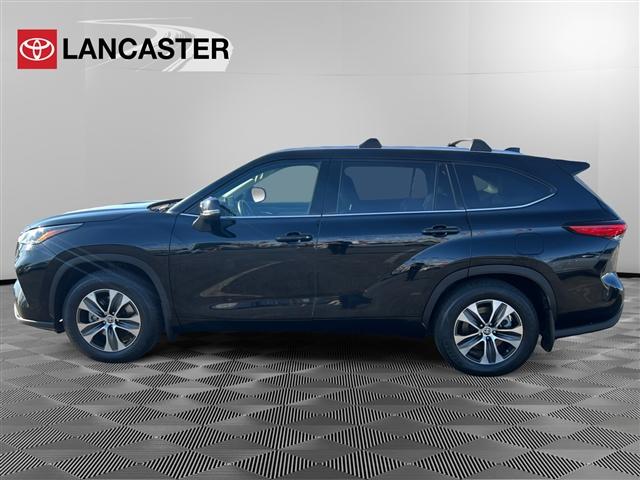 used 2022 Toyota Highlander car, priced at $29,992