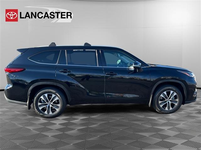 used 2022 Toyota Highlander car, priced at $29,992