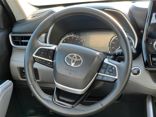 used 2022 Toyota Highlander car, priced at $29,992