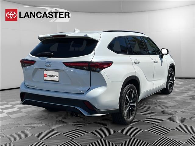 used 2021 Toyota Highlander car, priced at $33,798