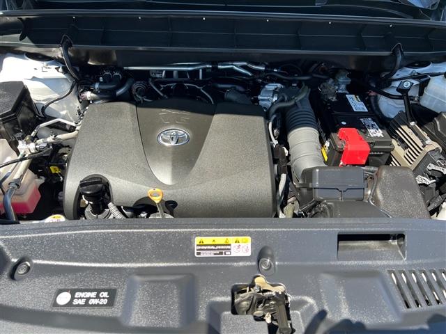 used 2021 Toyota Highlander car, priced at $33,798