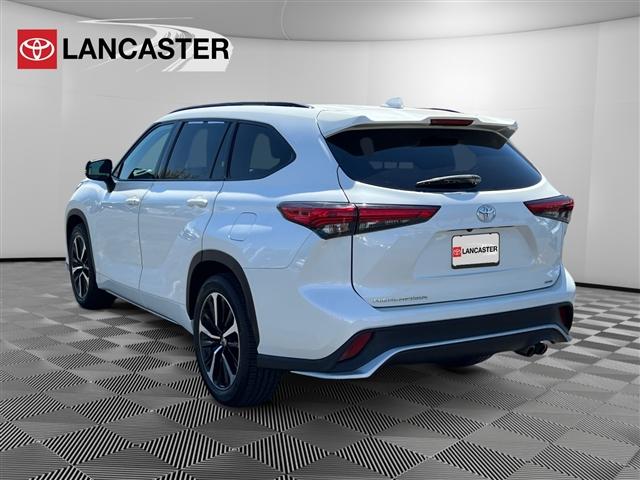used 2021 Toyota Highlander car, priced at $33,798